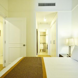 Studio Room Queen 2 pax